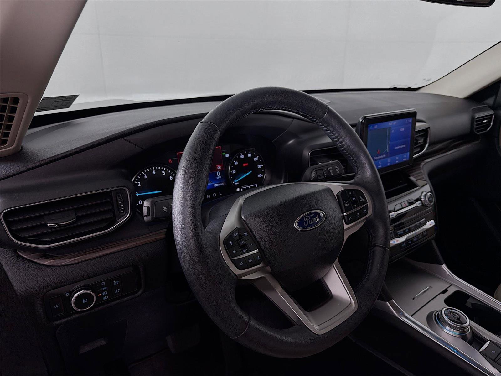 Used 2024 Ford Explorer Limited AWD/4WD image 9