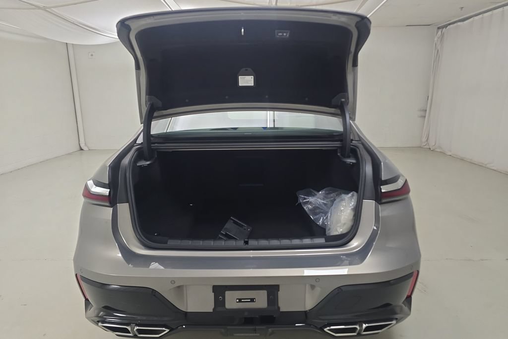 Certified 2023 BMW 760i xDrive w/ Luxury Rear Seating Package AWD/4WD image 30