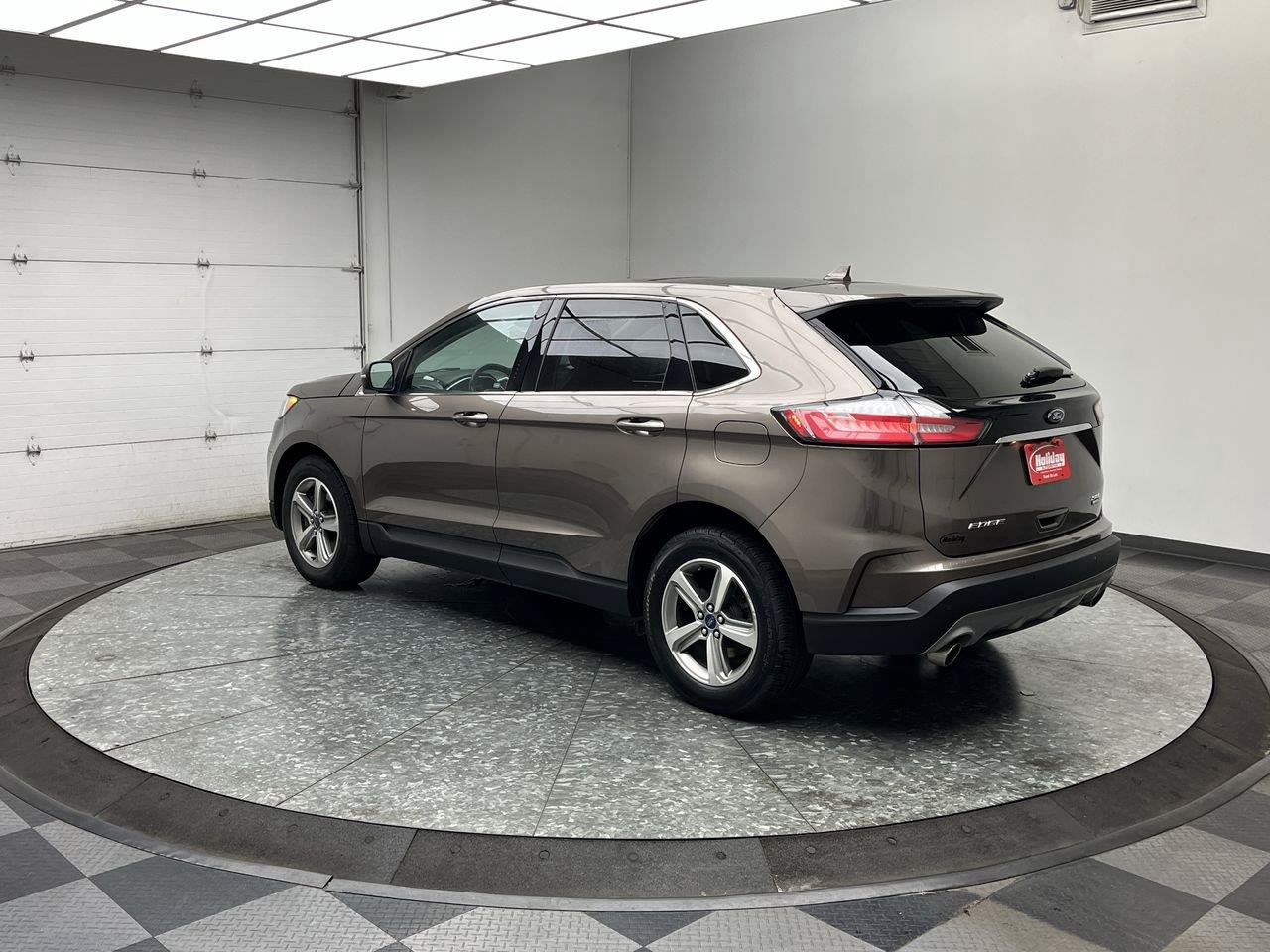 Used 2019 Ford Edge SEL w/ Equipment Group 201A AWD/4WD image 2