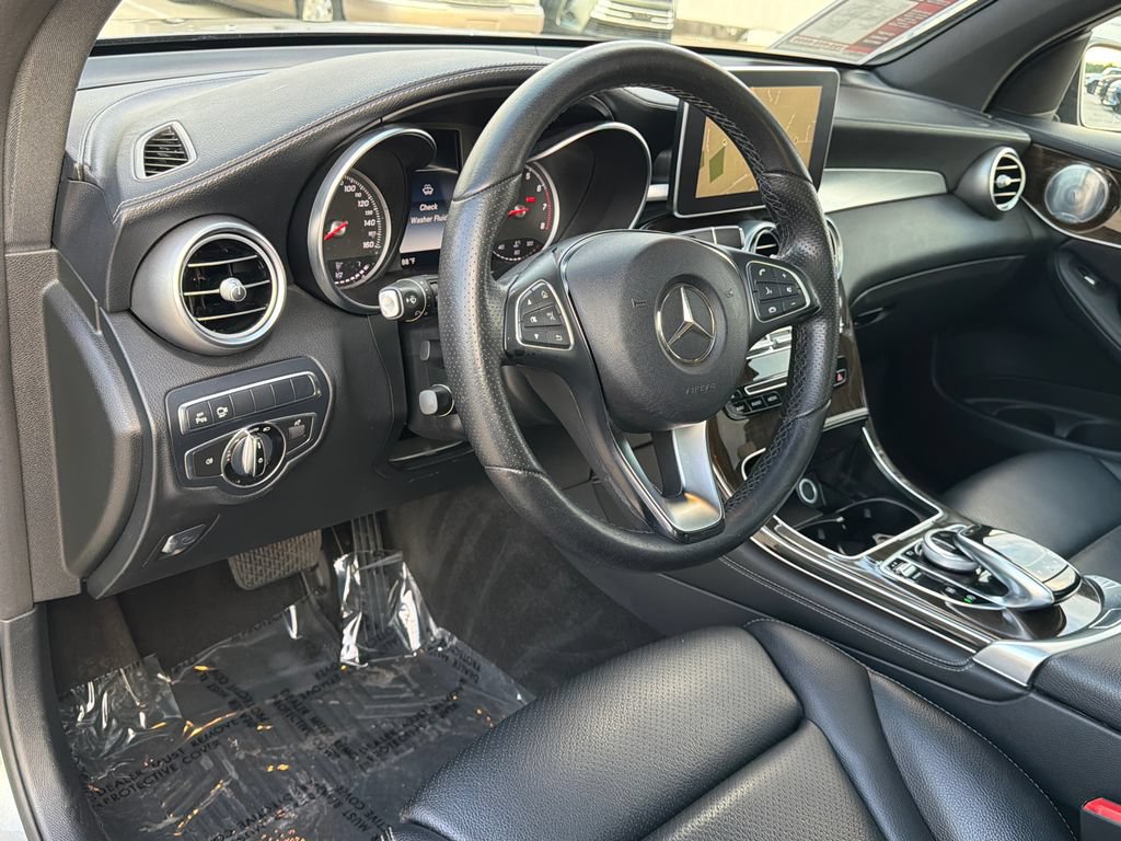 Used 2017 Mercedes-Benz GLC 300 4MATIC image 22