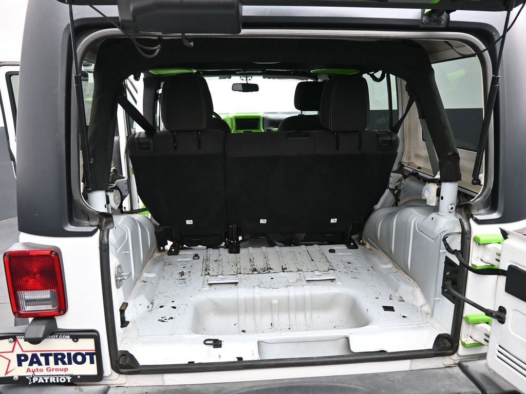 Used 2017 Jeep Wrangler Unlimited Rubicon AWD/4WD image 17