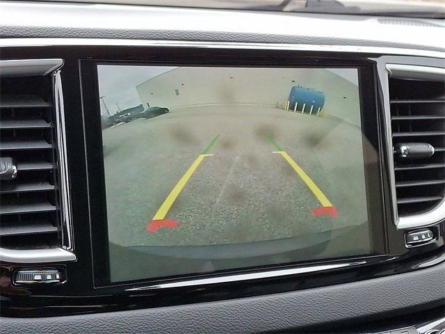 Used 2023 Chrysler Pacifica Touring-L image 4