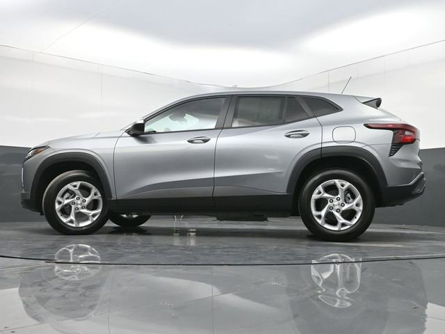 Used 2025 Chevrolet Trax LS w/ LS Convenience Package image 26