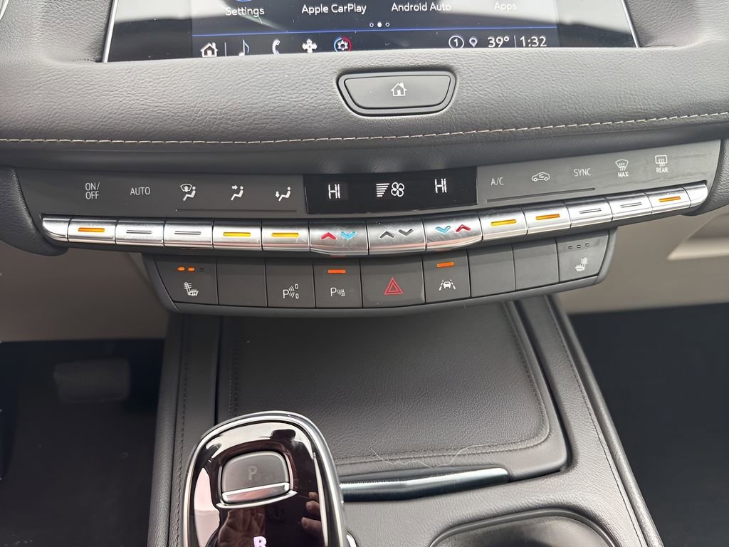 Used 2022 Cadillac XT4 Premium Luxury w/ Enhanced Visibility Package image 24