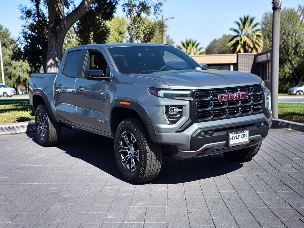 Used 2025 GMC Canyon AT4 w/ AT4 Premium Package AWD/4WD image 4