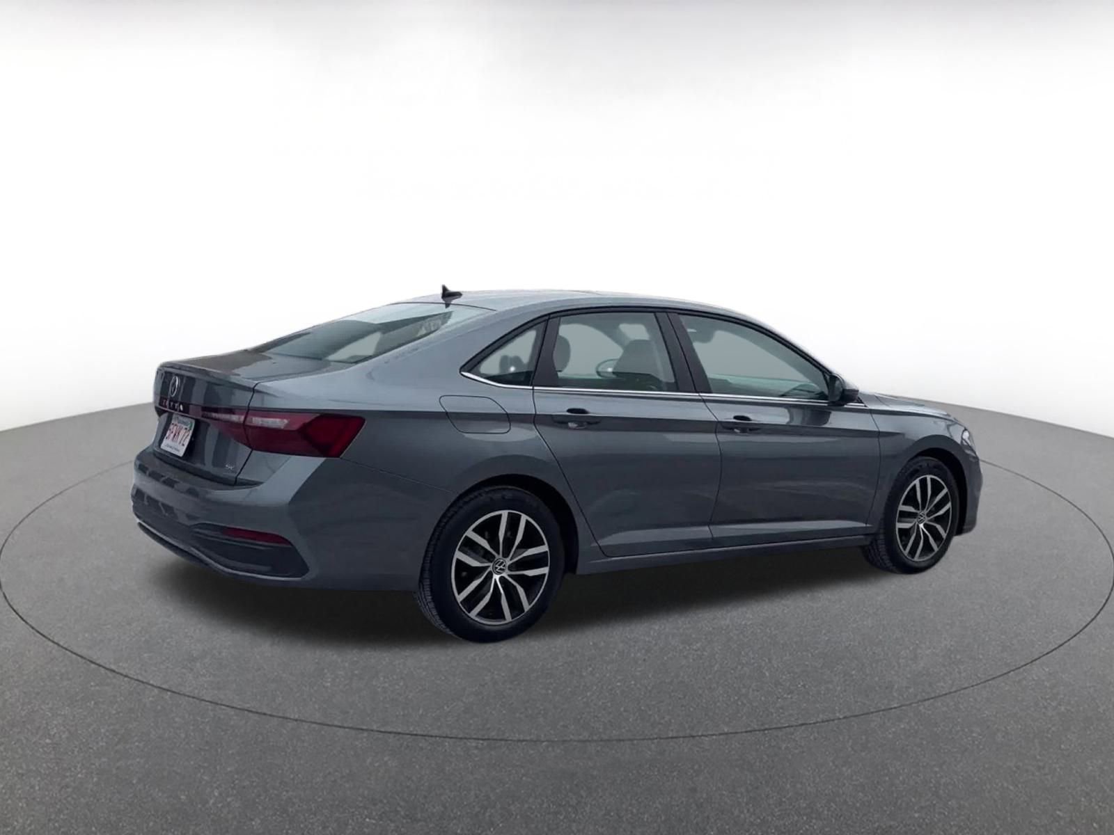 Used 2025 Volkswagen Jetta SE image 14