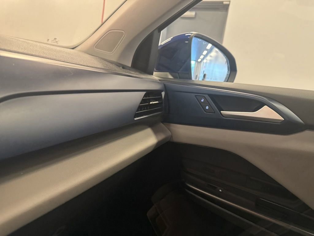 Used 2023 Volkswagen Taos SE image 28