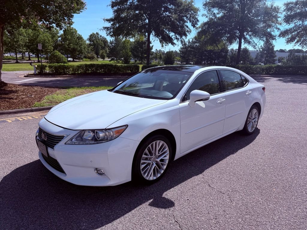 Used 2015 Lexus ES 350 w/ Ultra Luxury Package FWD image 3