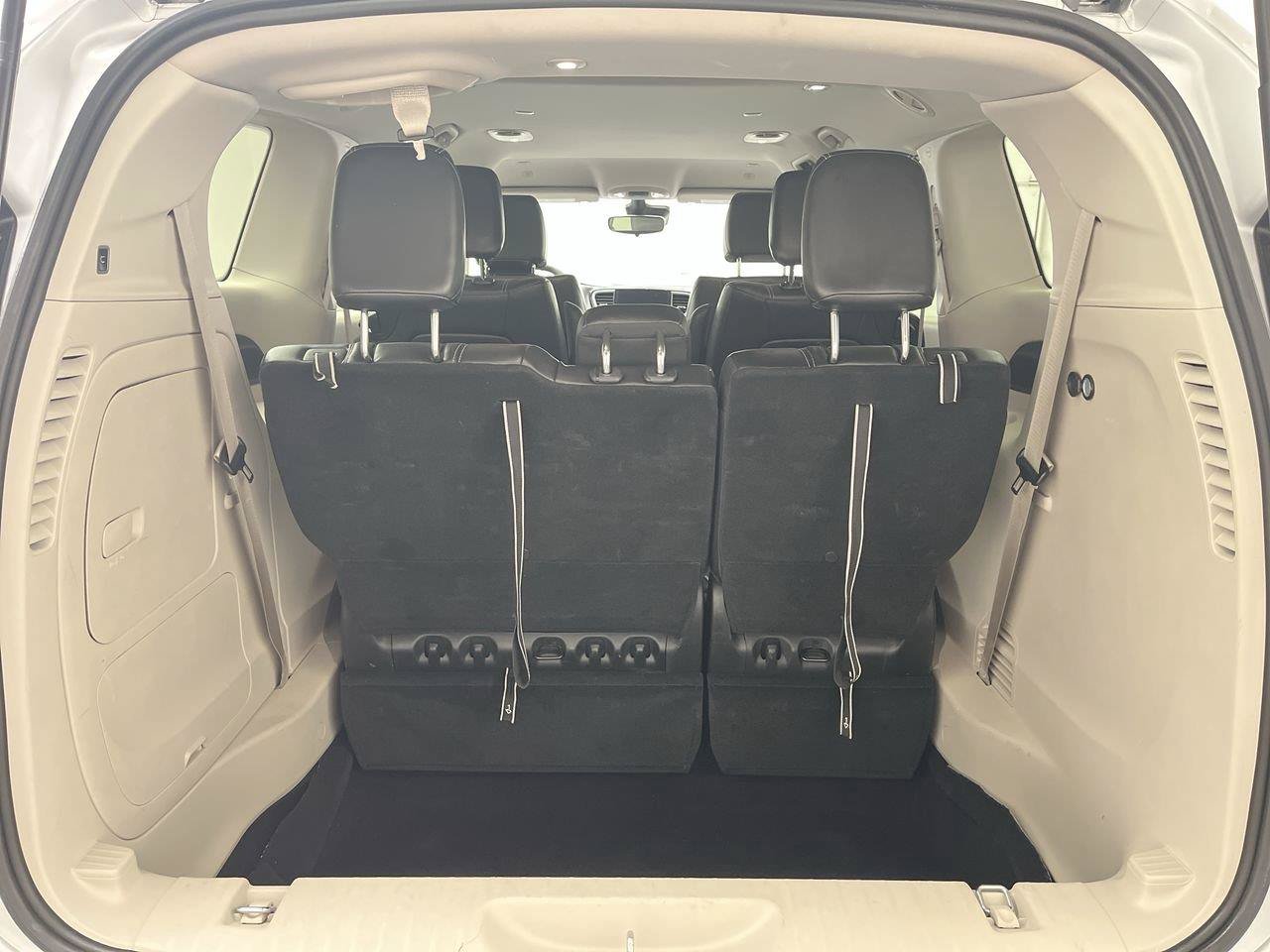 Used 2024 Chrysler Pacifica Limited FWD image 29