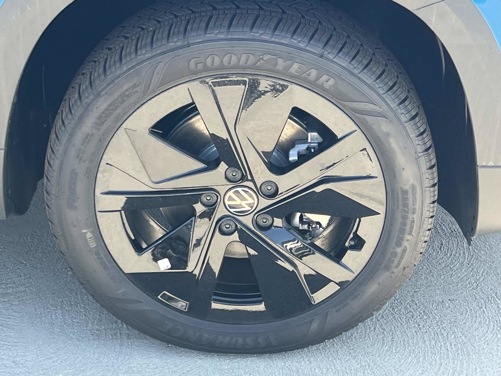 New 2026 Volkswagen Taos SE FWD image 29