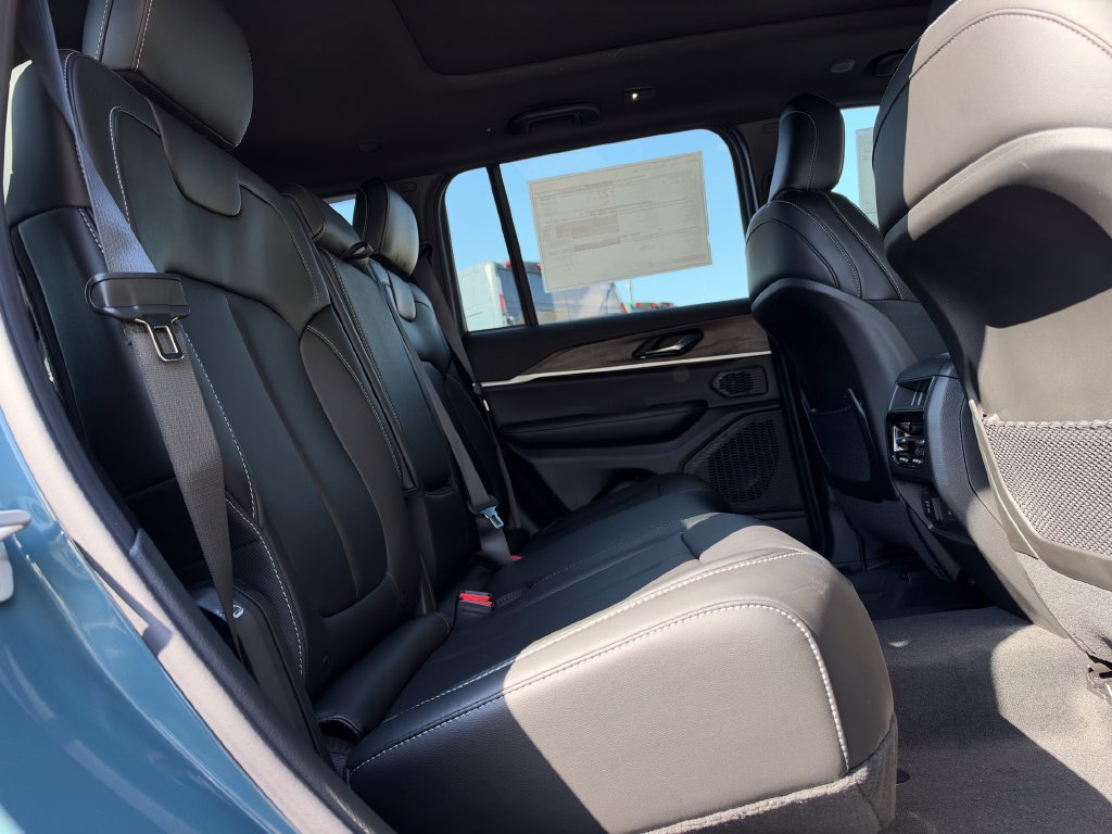 New 2027 Jeep Grand Cherokee Limited AWD/4WD image 12