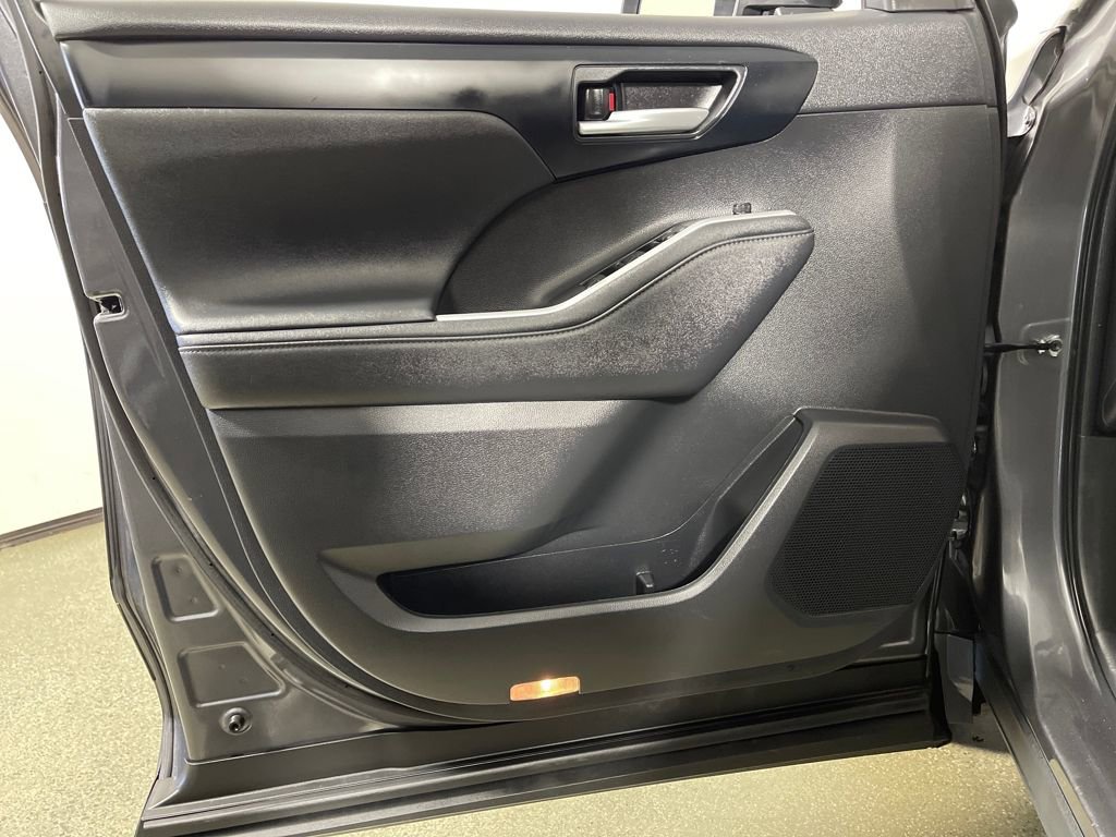 Certified 2024 Toyota Highlander XLE image 17