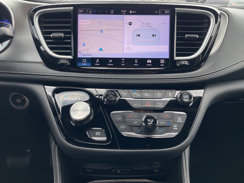 Used 2024 Chrysler Pacifica Limited w/ Uconnect Theater Family Group image 18