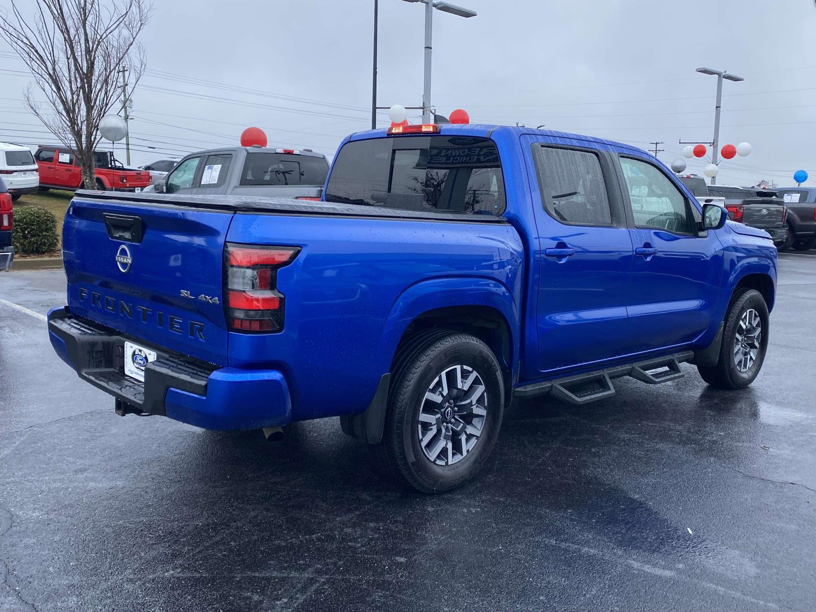 Used 2024 Nissan Frontier SL image 6