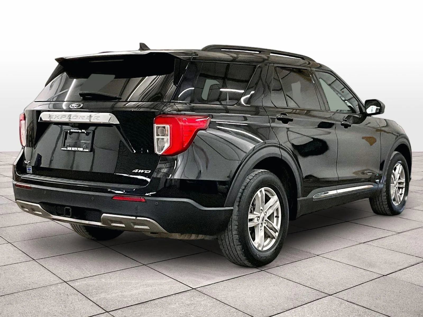 Used 2022 Ford Explorer XLT w/ Equipment Group 202A AWD/4WD image 11