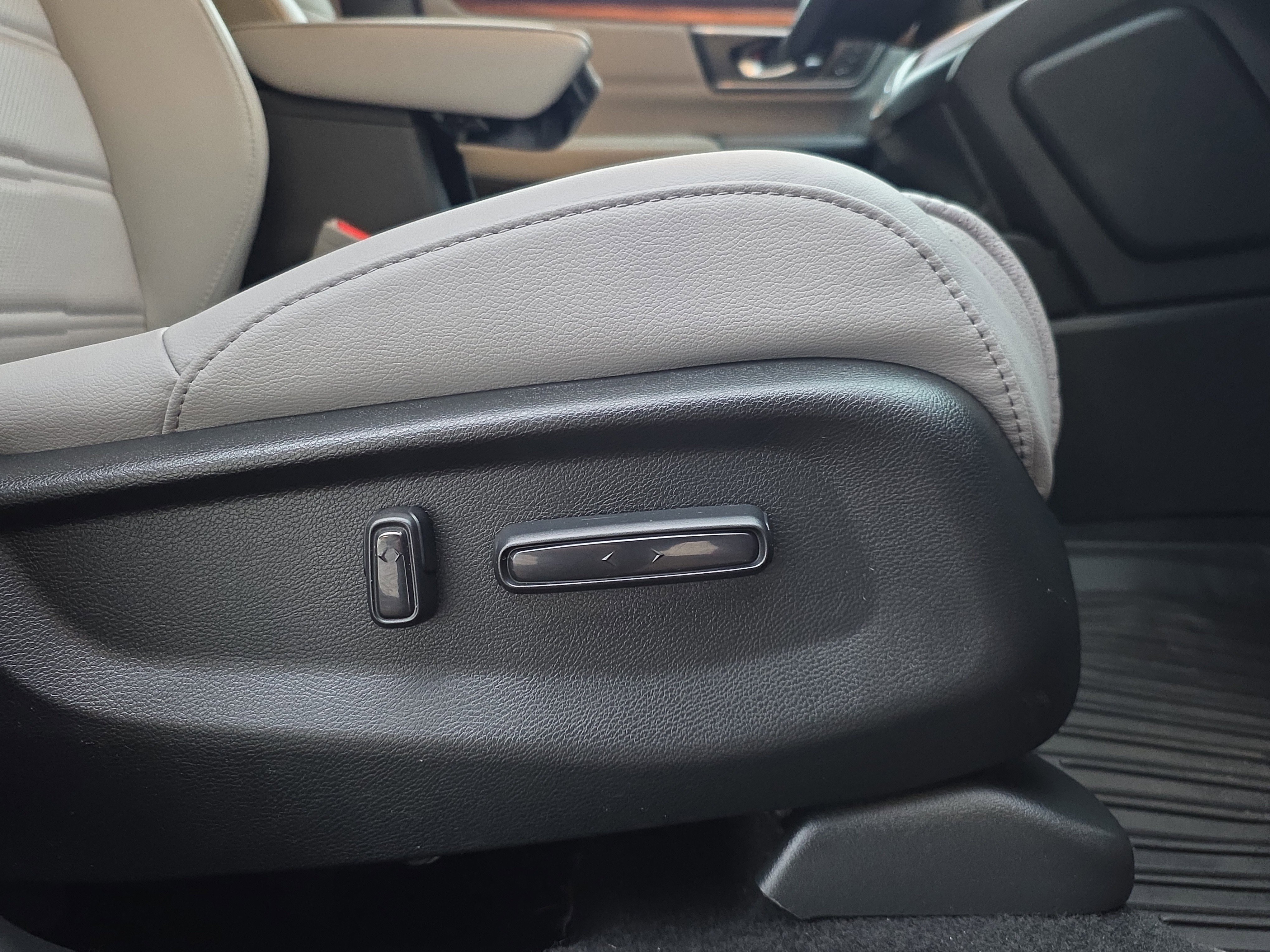 Used 2020 Honda CR-V Touring image 34