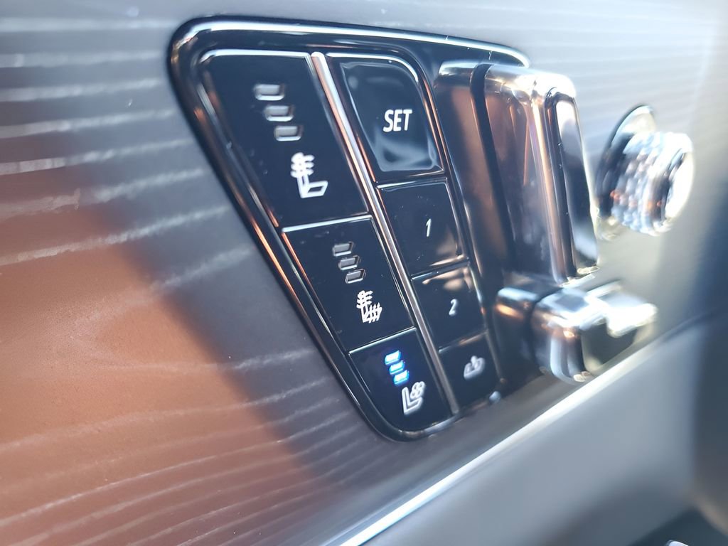 Used 2025 Cadillac Lyriq Luxury image 34