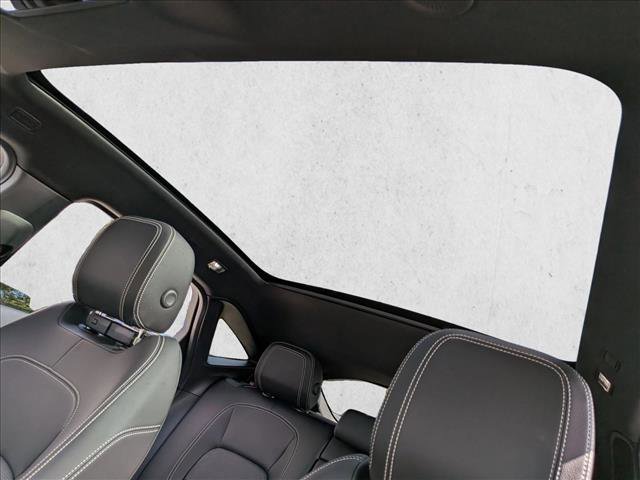 Certified 2024 Jaguar E-PACE R-Dynamic SE image 16