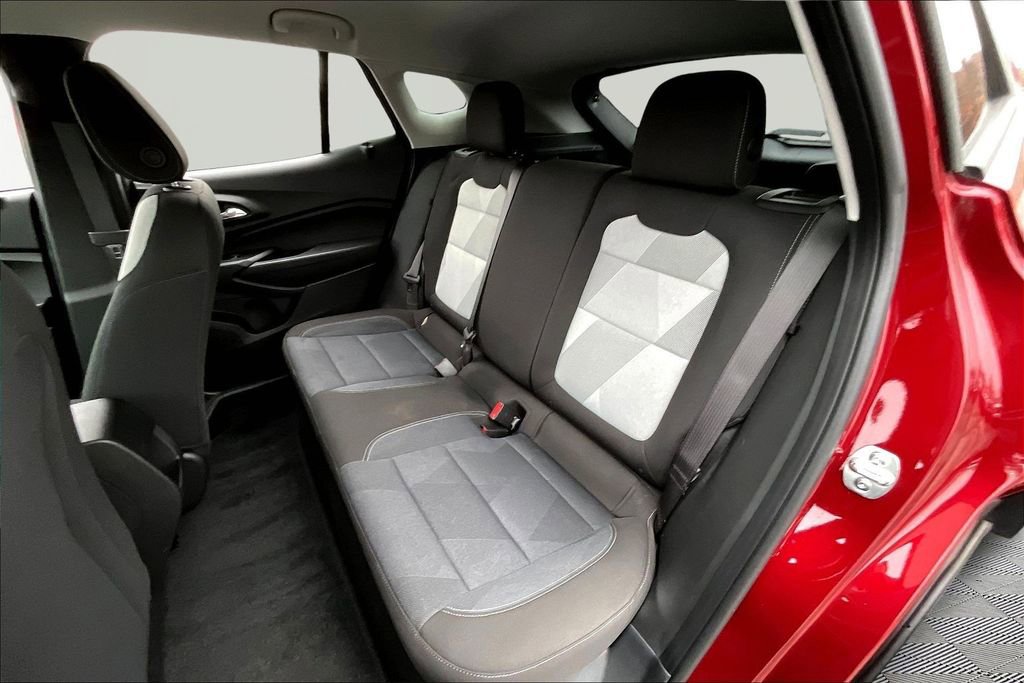 Used 2025 Chevrolet Trax LS FWD image 24