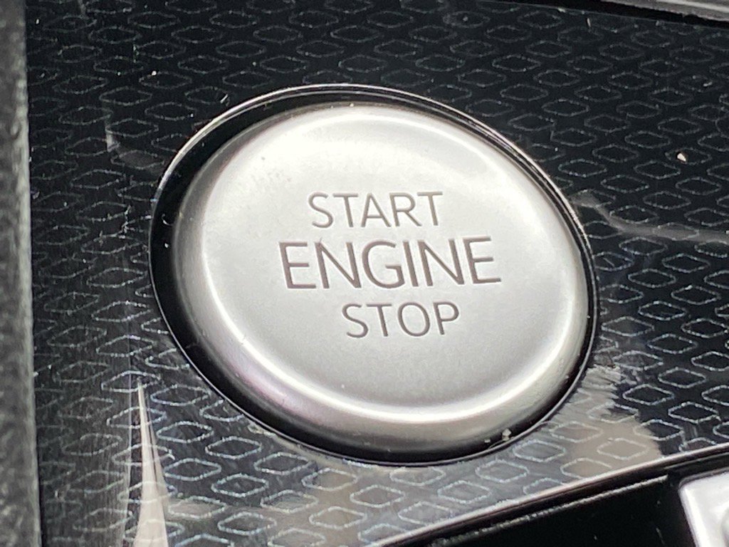 Used 2025 Volkswagen Taos SE image 17