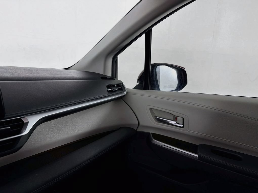Used 2021 Toyota Sienna XLE FWD image 36