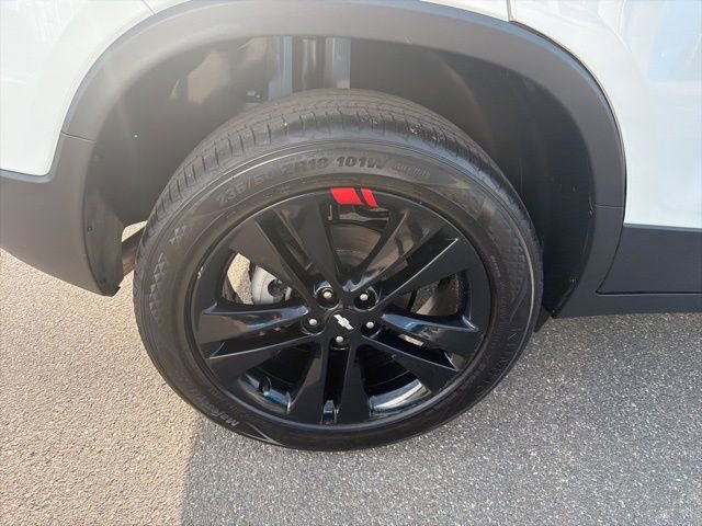 Used 2021 Chevrolet Trax LT w/ Redline Edition image 11