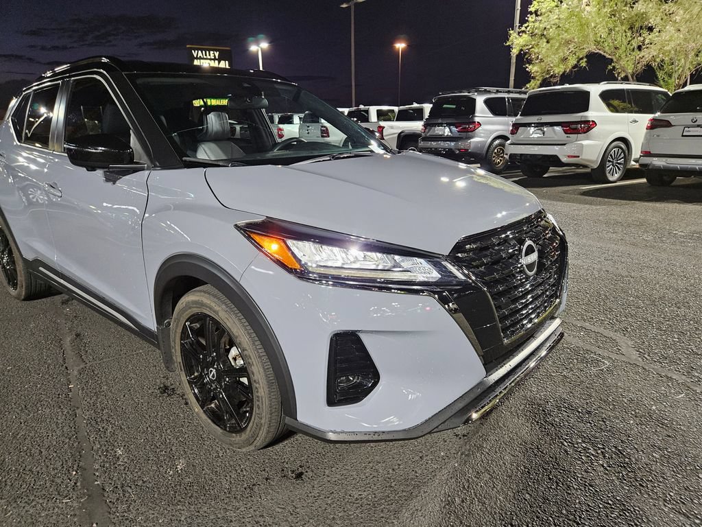 Used 2023 Nissan Kicks SR w/ SR Premium Package FWD image 3