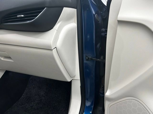 Used 2022 Buick Envision Avenir w/ Technology Package II image 38