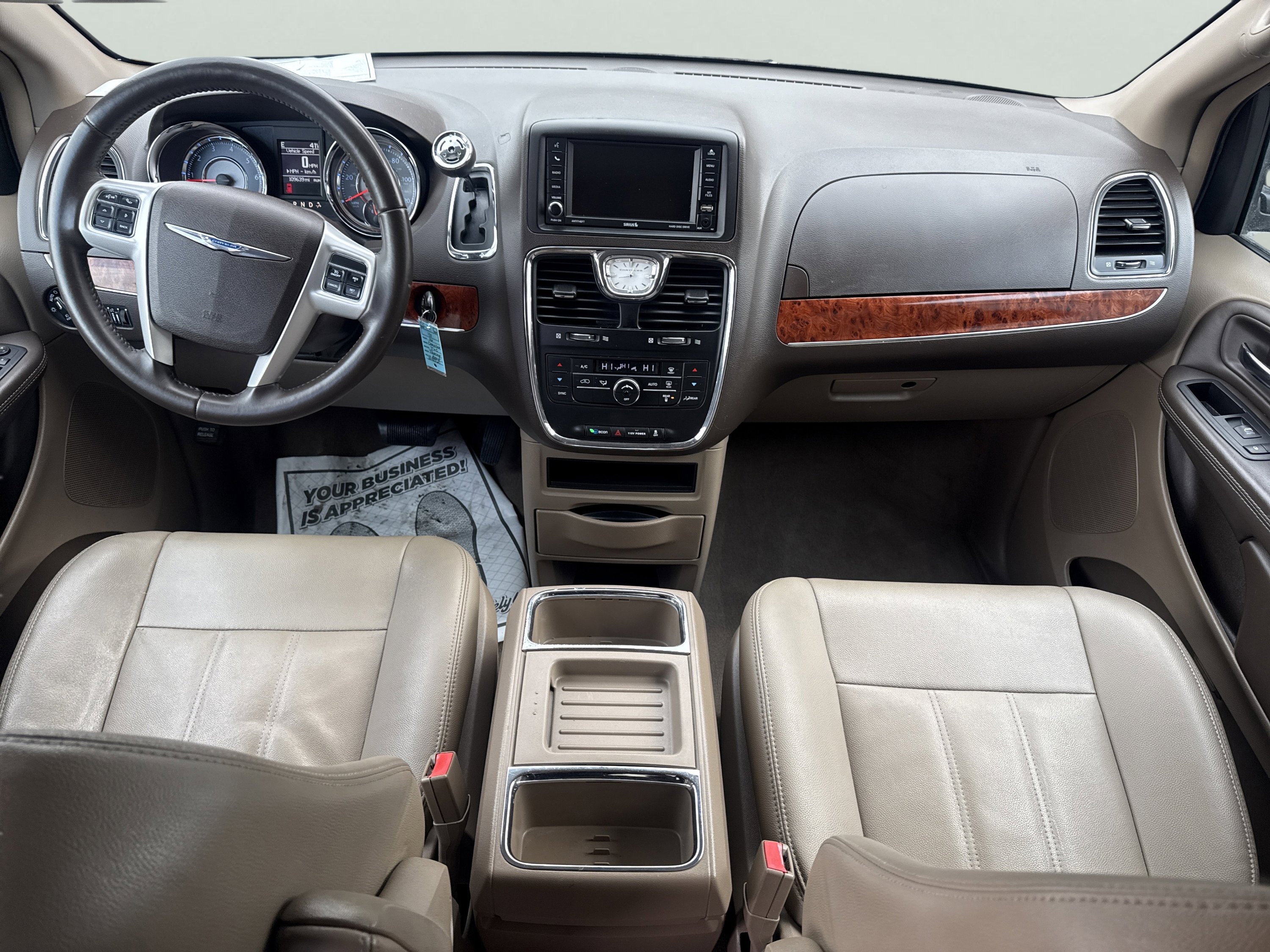 Used 2016 Chrysler Town & Country Touring image 14