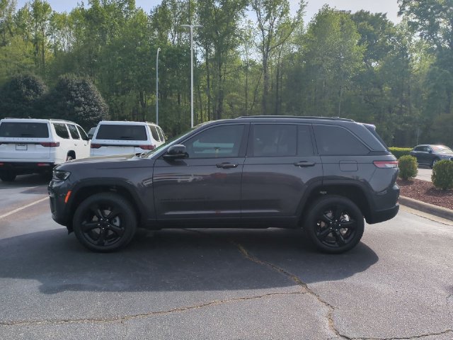 New 2026 Jeep Grand Cherokee Limited w/ Limited Altitude Package AWD/4WD image 2