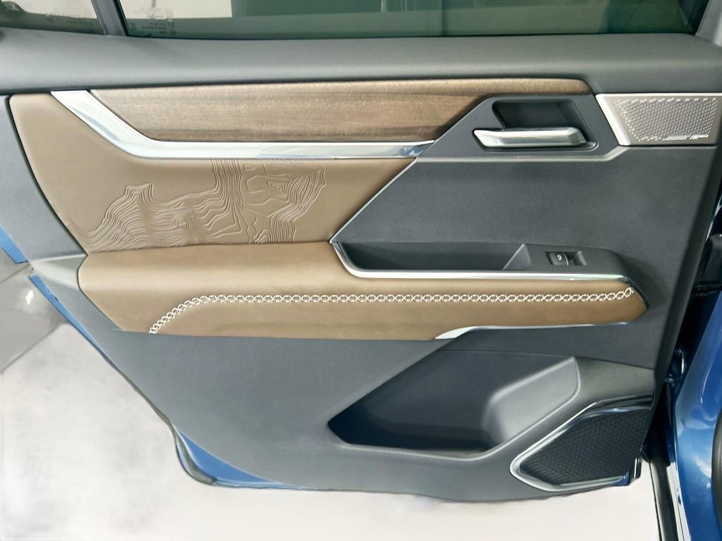 Used 2026 GMC Acadia Denali Ultimate w/ LPO, Floor Liner Package FWD image 25