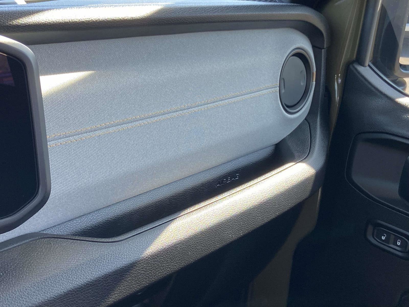 Used 2025 Jeep Wrangler Sport image 17