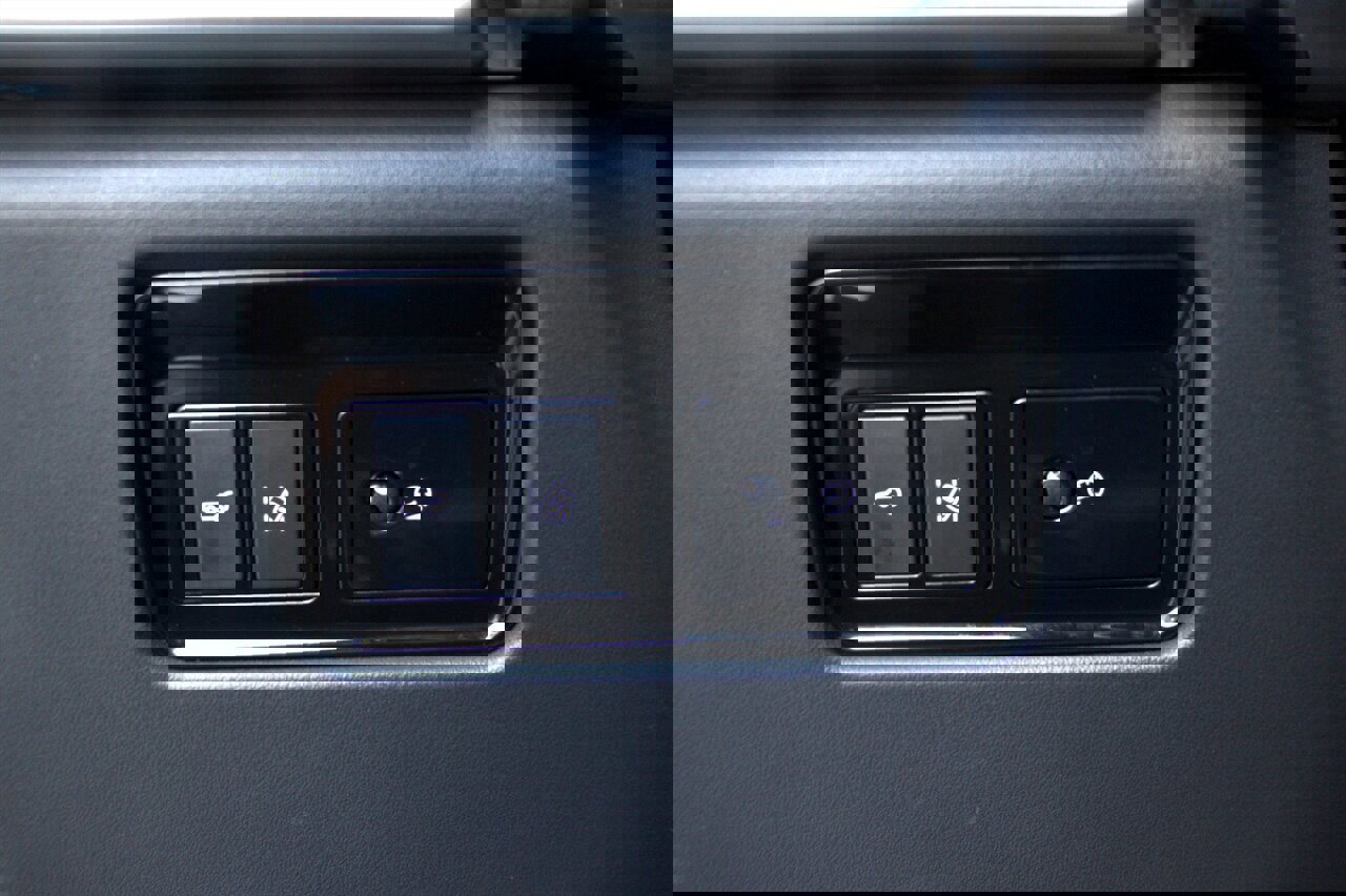 Used 2018 Jaguar F-PACE Premium image 22