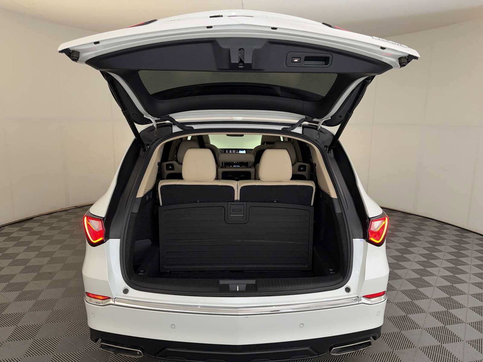 Used 2023 Acura MDX SH-AWD w/ Technology Package image 22