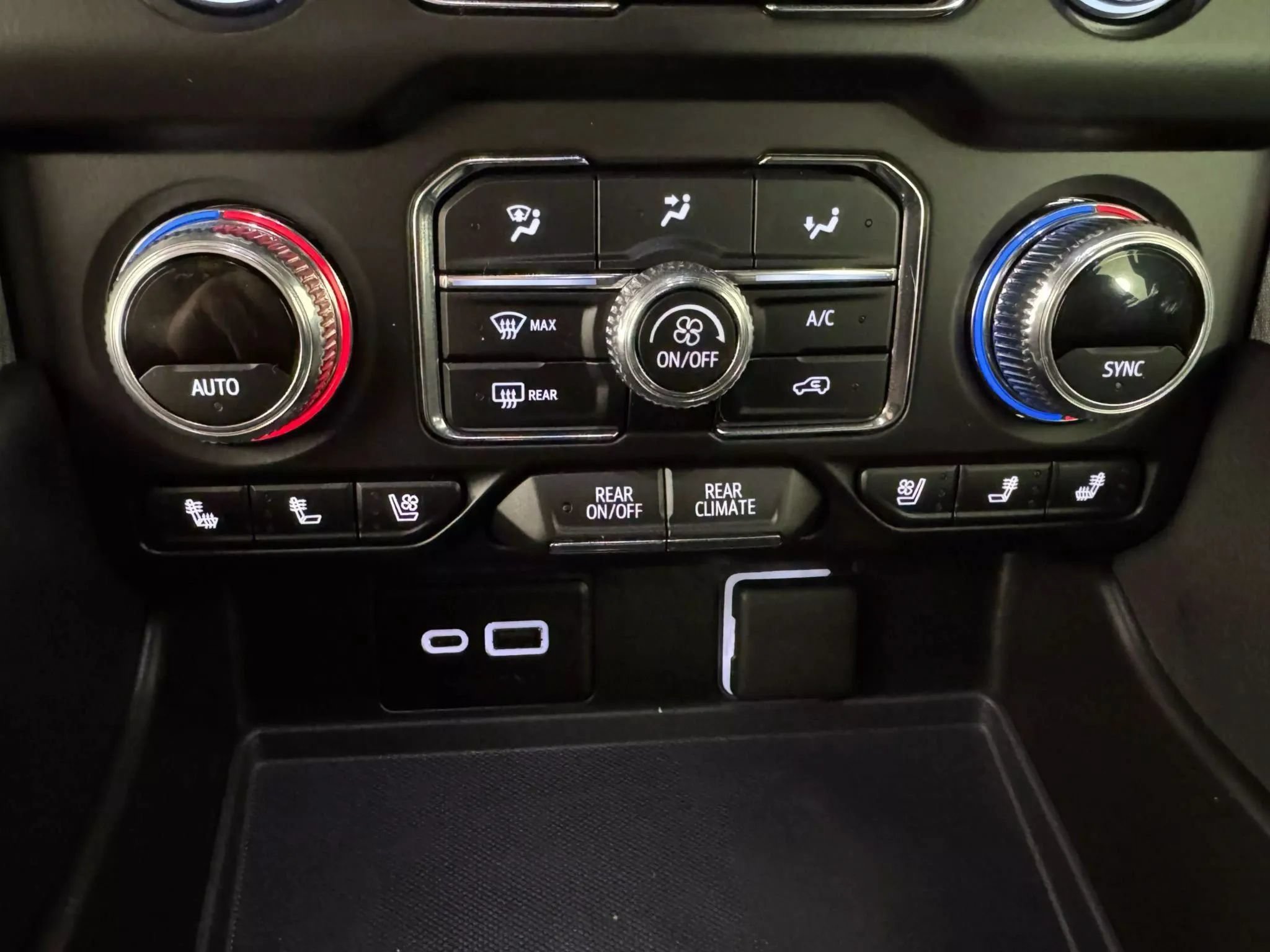 Used 2023 GMC Yukon SLT w/ SLT Luxury Package AWD/4WD image 22