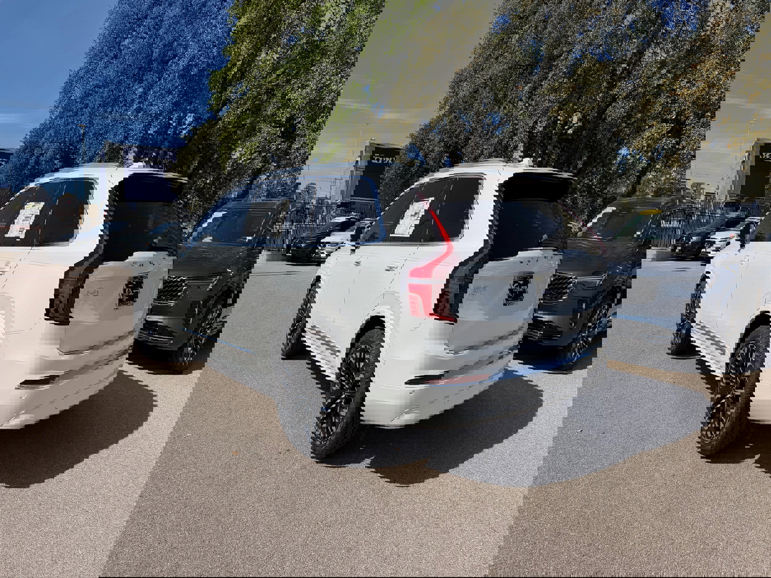 New 2026 Volvo XC90 T8 Ultra w/ Lounge Package image 4