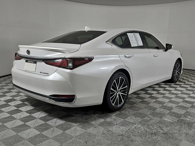 Used 2025 Lexus ES 300h w/ Premium Package image 4