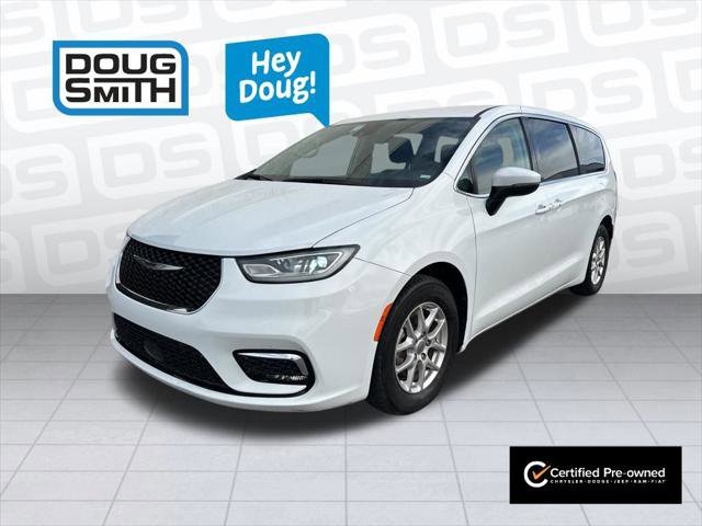 Certified 2023 Chrysler Pacifica Touring-L image 3