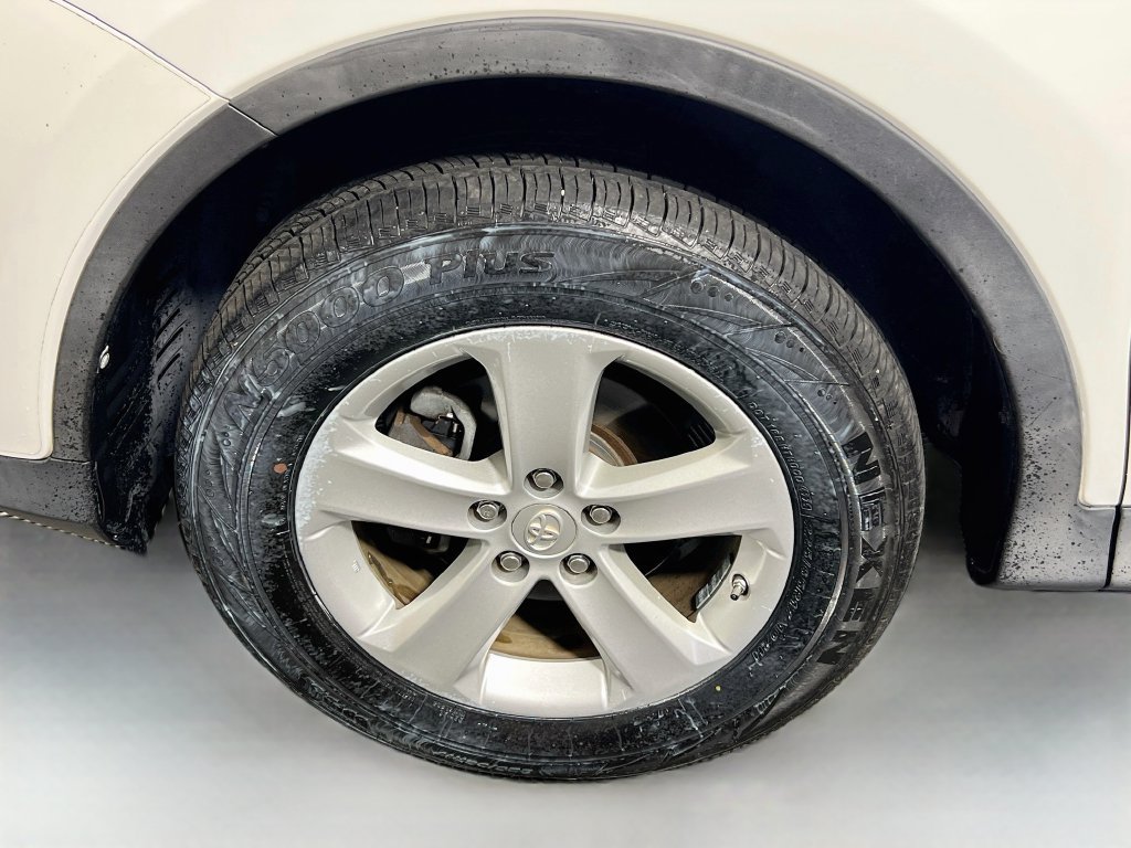 Used 2014 Toyota RAV4 XLE AWD/4WD image 13