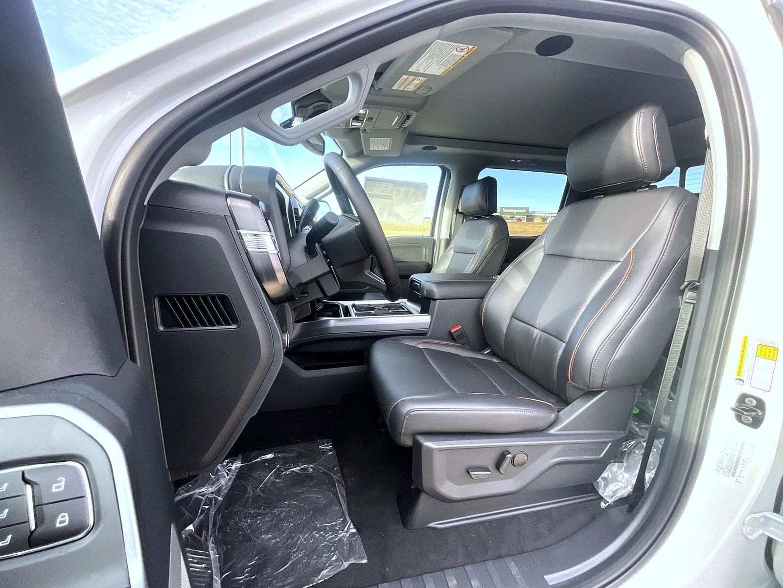 New 2025 Ford F250 Lariat w/ Lariat Ultimate Package image 9