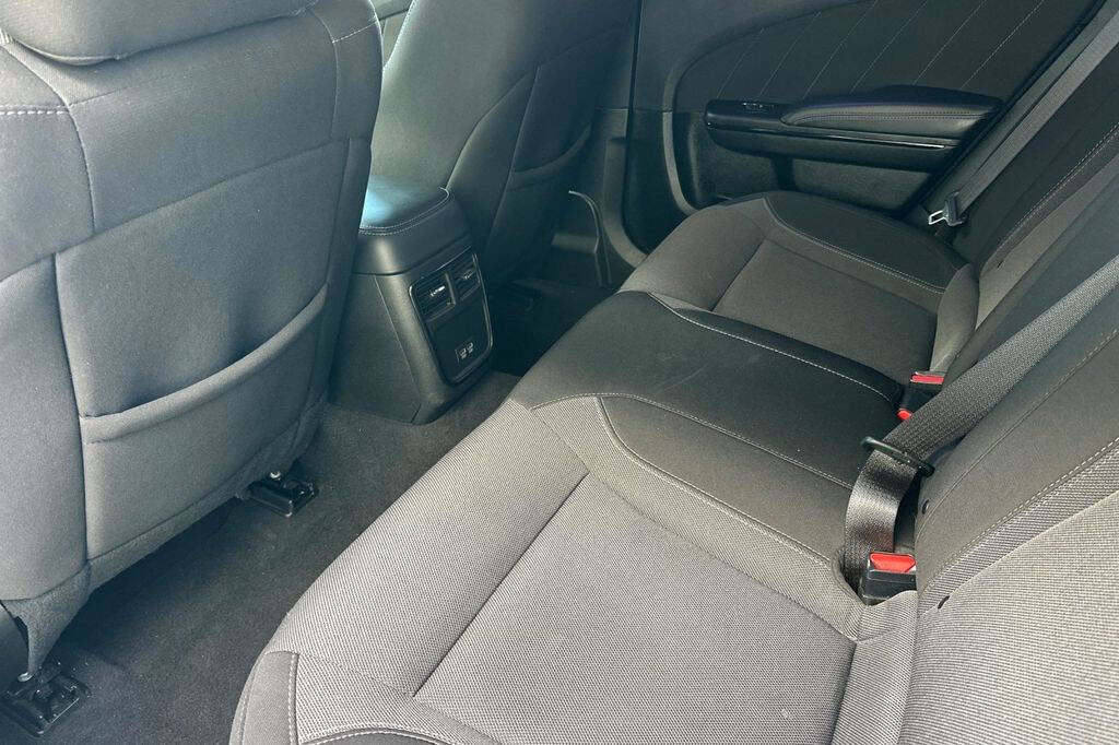 Used 2022 Dodge Charger SXT w/ Blacktop Package image 12