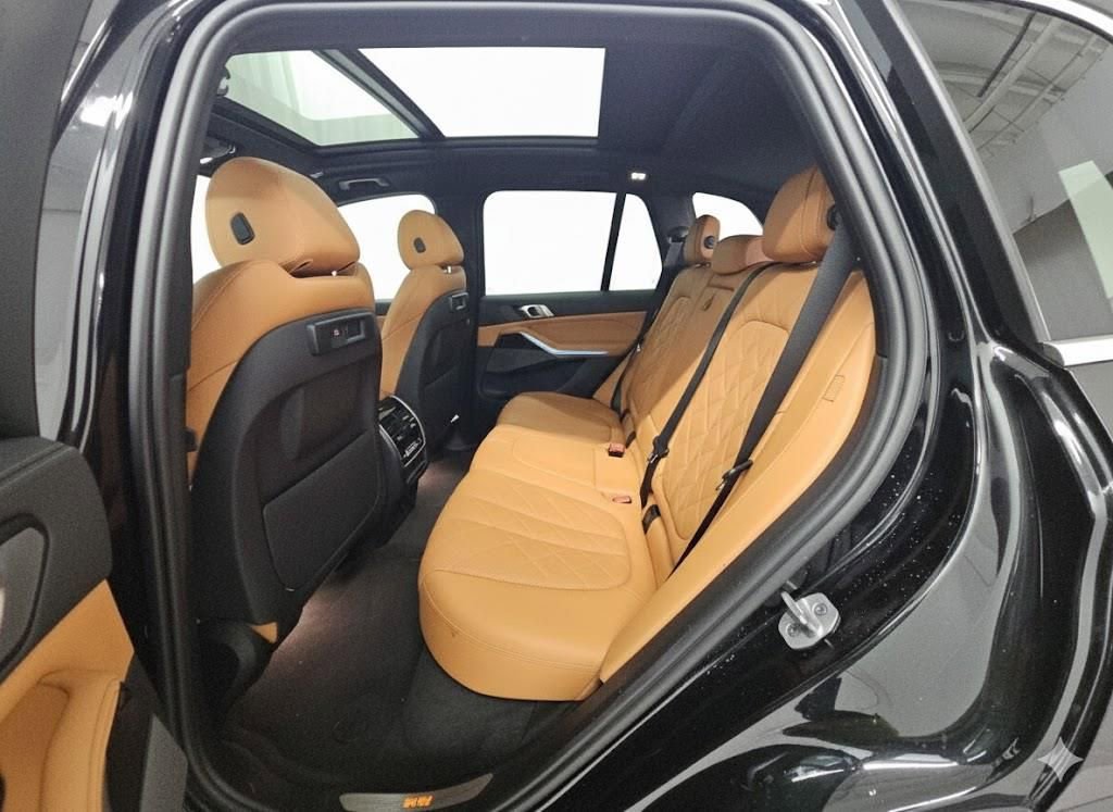Used 2023 BMW X5 xDrive45e w/ Climate Comfort Package image 10