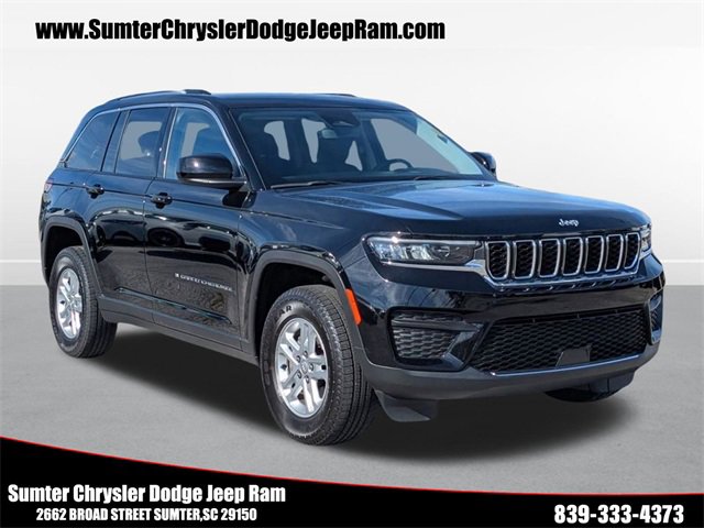 Used 2023 Jeep Grand Cherokee Laredo image 1