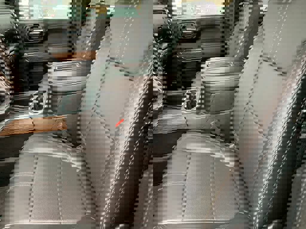 Used 2020 Chevrolet Silverado 2500 High Country w/ Z71 Off-Road Package image 18