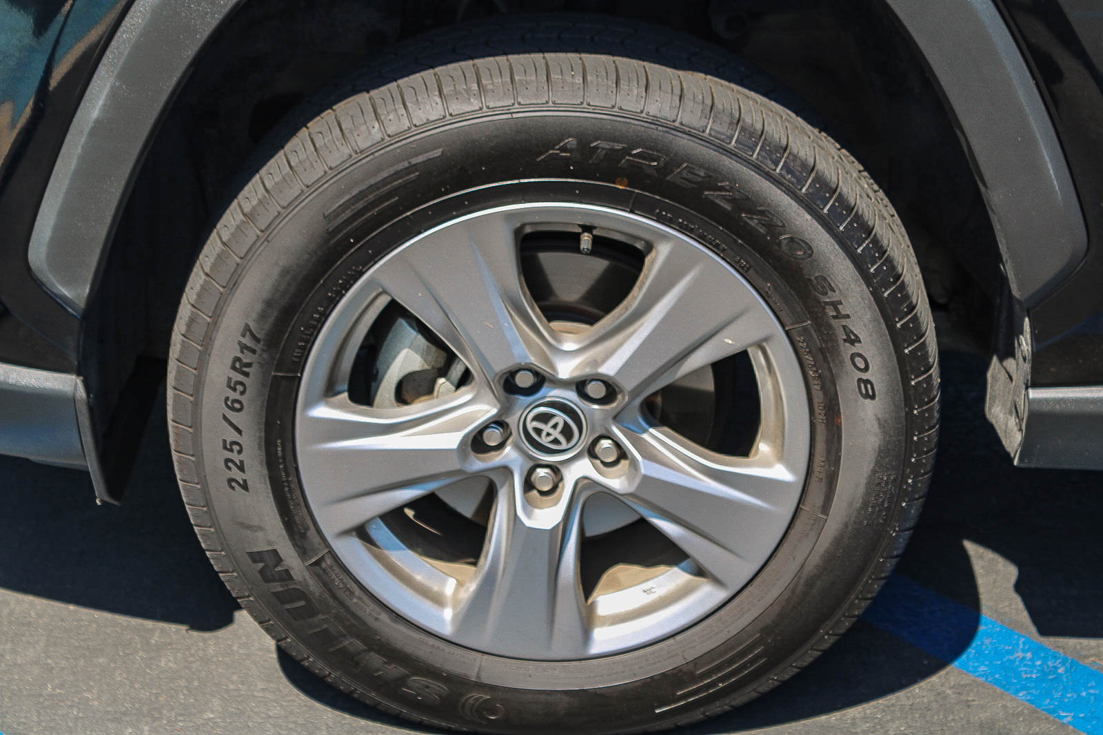 Used 2024 Toyota RAV4 LE AWD/4WD image 13
