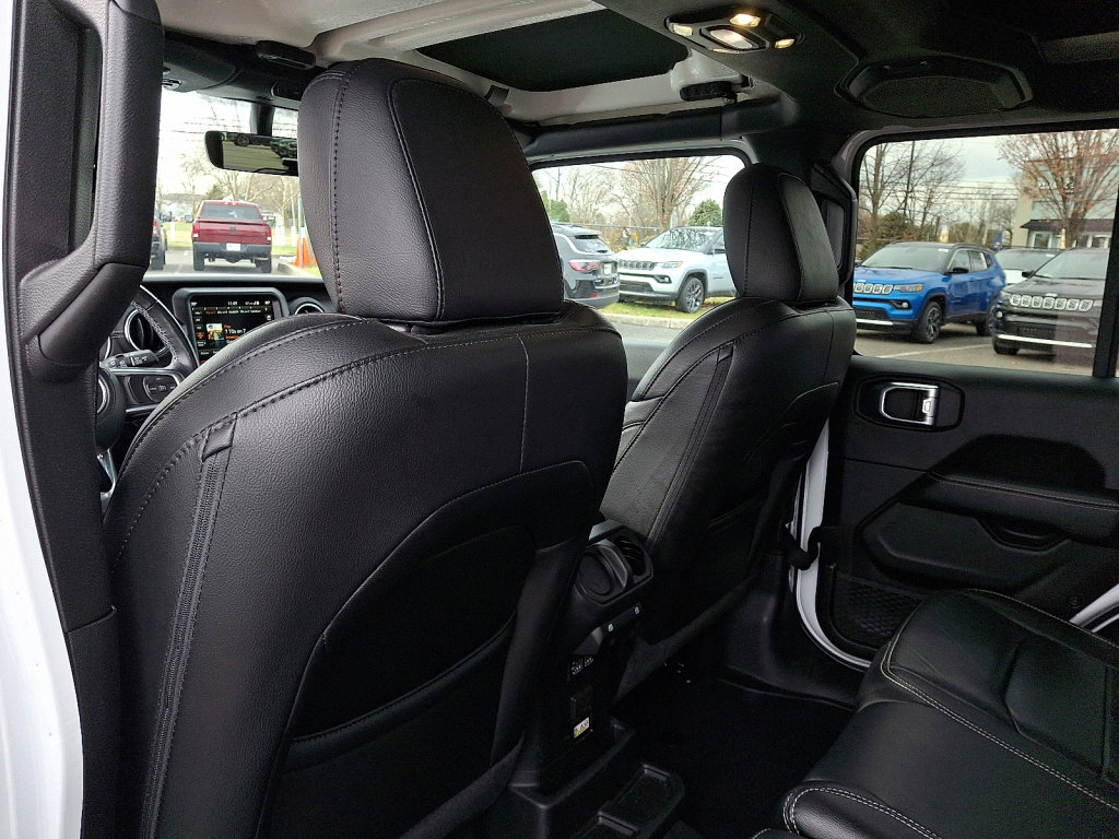 Certified 2022 Jeep Wrangler Unlimited Sahara w/ LED Lighting Group image 21