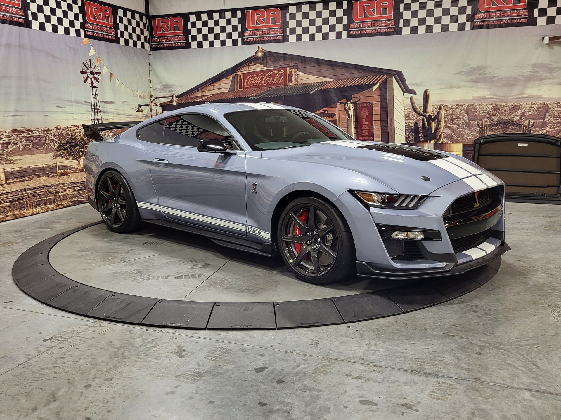 Used 2022 Ford Mustang Shelby GT500 w/ Carbon Fiber Track Pack RWD image 1
