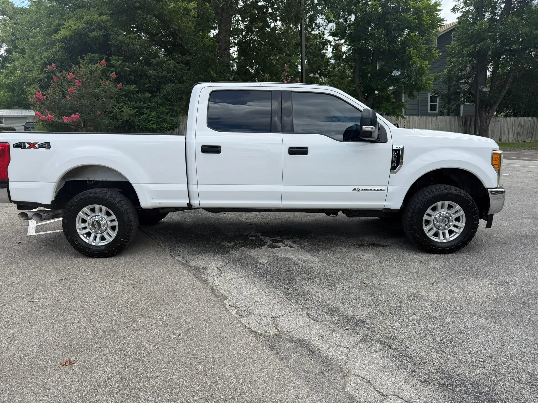 Used 2017 Ford F250 XLT AWD/4WD image 4