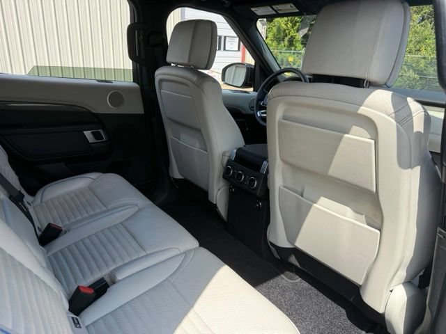 Used 2020 Land Rover Discovery HSE Luxury AWD/4WD image 16