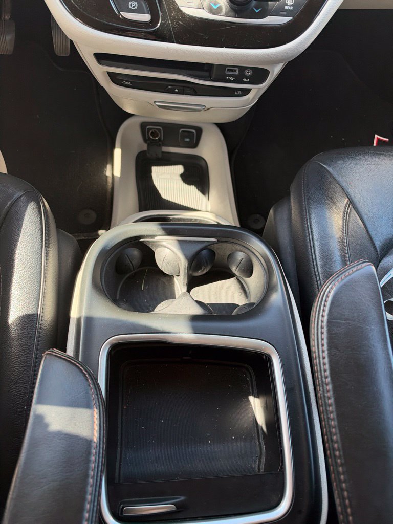 Used 2017 Chrysler Pacifica Touring-L Plus FWD image 14